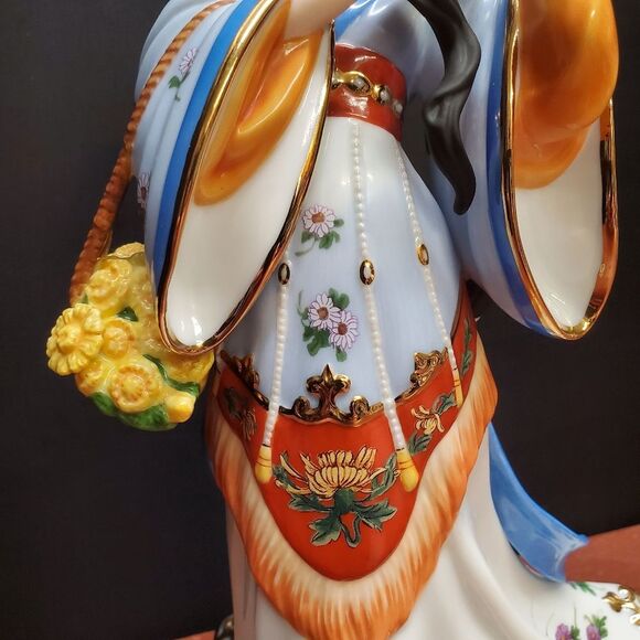 The Chrysanthemum Princess by Lena Liu Porcelain Figurine The Danbury Mint - Picture 8 of 8